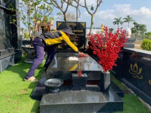 Dịch Vụ Chăm Sóc Mộ Phần Tại Hoa Viên Bình An: Tận Tâm - Trọn Vẹn